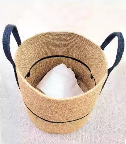 Jute laundry basket with black circle